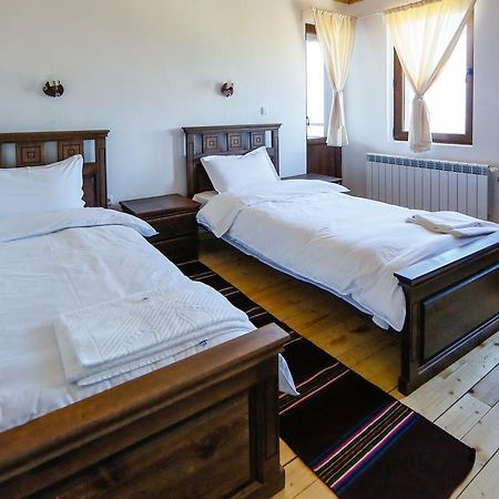 Калпаците - Kalpacite Guest Houses Skrebatno Экстерьер фото