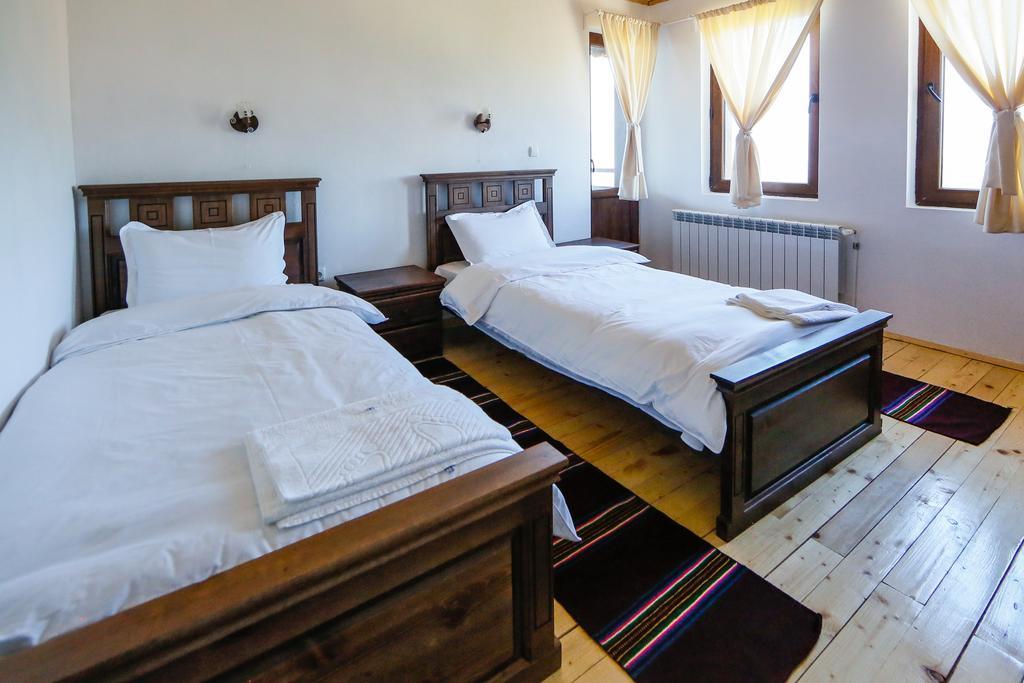 Калпаците - Kalpacite Guest Houses Skrebatno Экстерьер фото